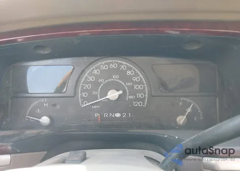 2004 Lincoln Town Car Ultimate из США, поврежденный, VIN 1LNHM83WX4Y636384